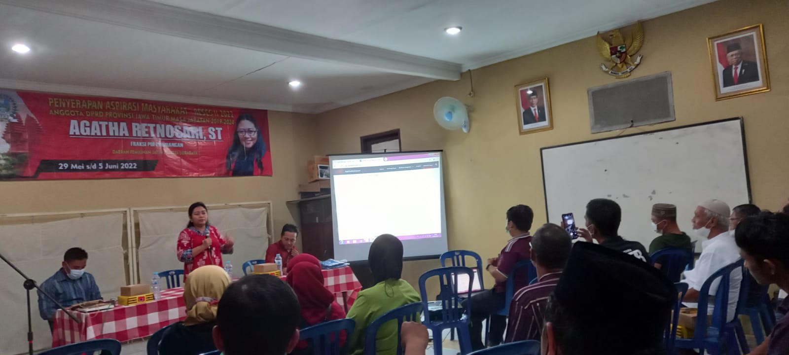 Warga Sambikerep Mendorong Agatha Retnosari Optimalkan Dunia Pendidikan dan Perekonomian Pelaku UMKM