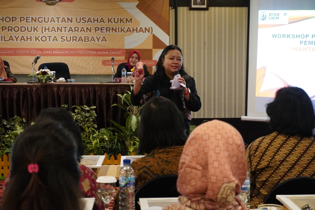 Ciptakan Ladang Usaha, Agatha Ajak Mak-Mak Belajar Buat Hantaran Nikah